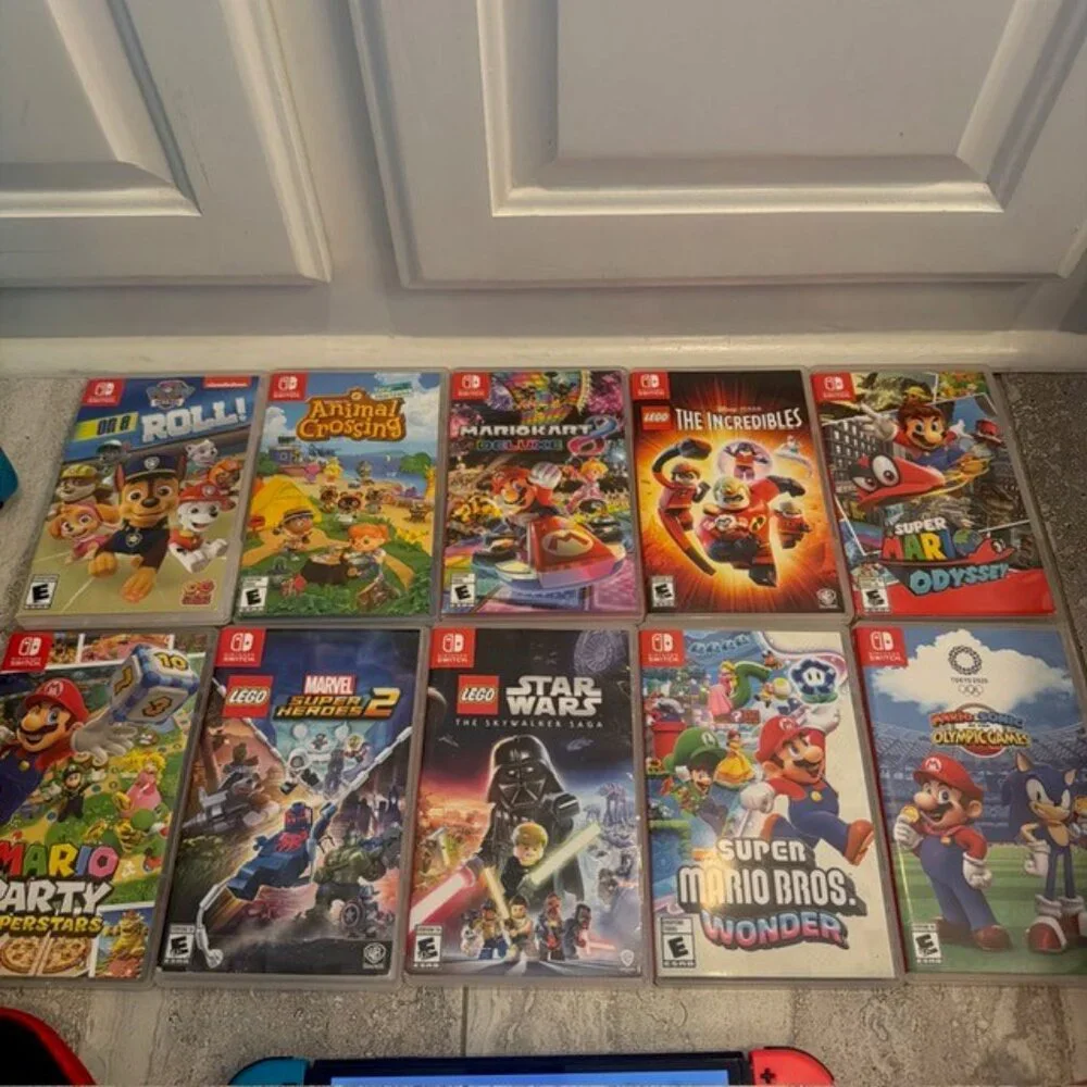 Nintendo Switch OLED BUNDLE - 64GB - 8 games included along with many extras